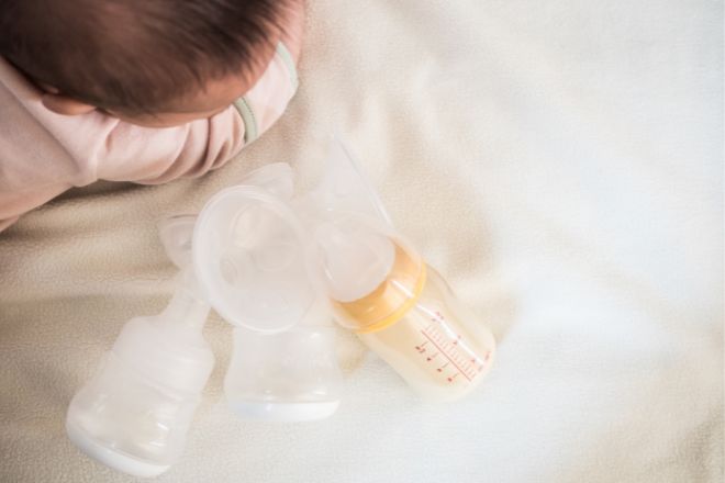 Breastfeeding and bottle feeding