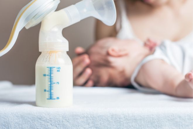 Breastfeeding and bottle feeding